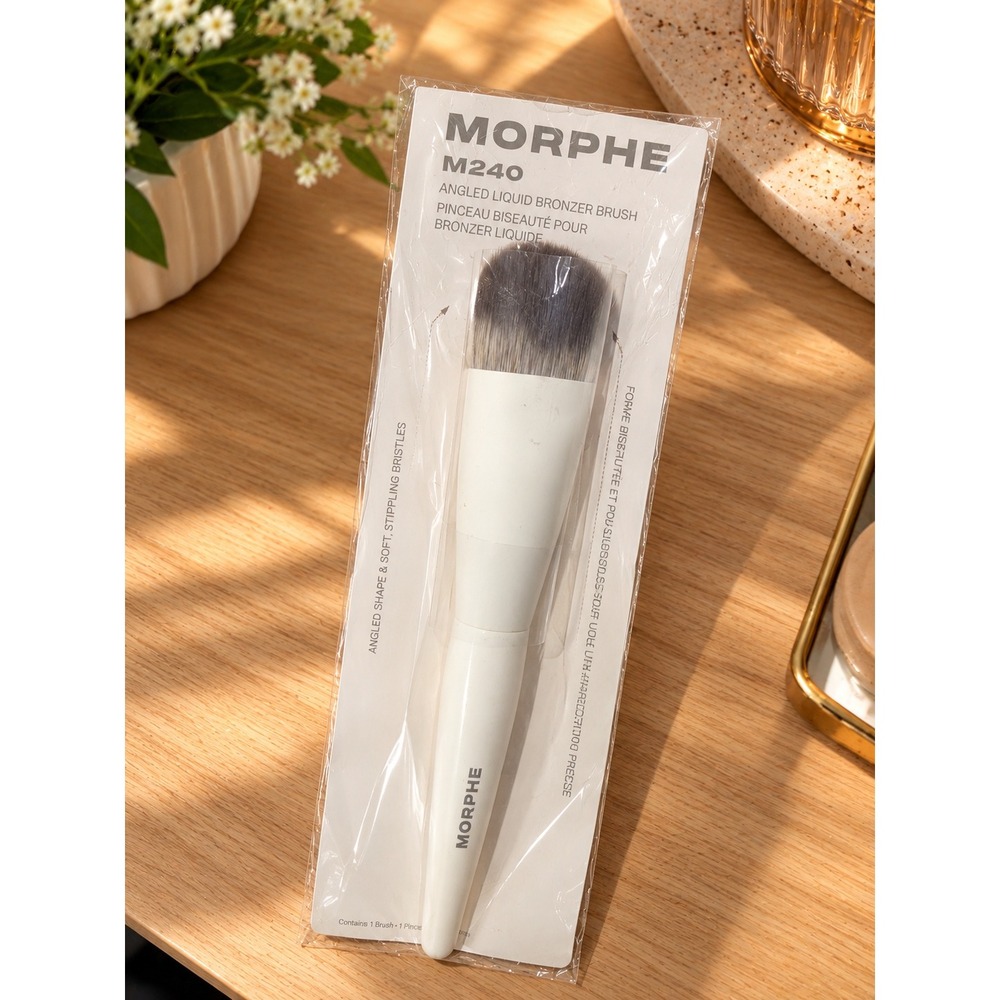 Morphe M240 Angled Liquid Bronzer Brush White Synthetic Stippling Bristles - Picture 2 of 3
